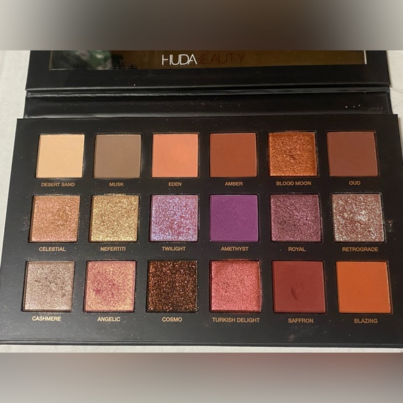 Huda Beauty Desert Dusk Eyeshadow Palette - Picture 3 of 3